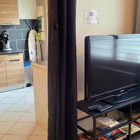 Ravissant Studio Prive 2 Pieces "Le Cosy" Tout Equipe Monchy-Saint-Eloi Exterior photo
