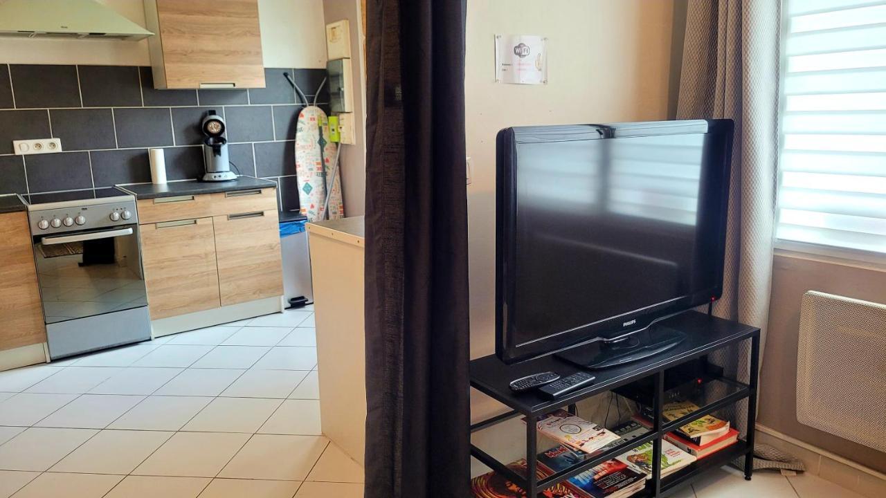 Ravissant Studio Prive 2 Pieces "Le Cosy" Tout Equipe Monchy-Saint-Eloi Exterior photo
